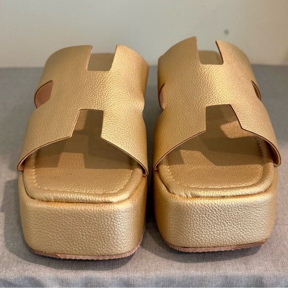 Gold Women's Sandals Hermes Vibes! - Picture 7 of 7